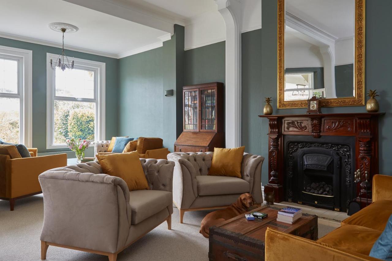 Sentry Mead Hotel Totland  ภายนอก รูปภาพ