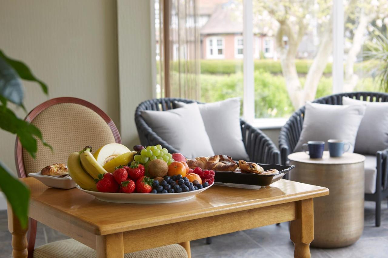 Sentry Mead Hotel Totland  ภายนอก รูปภาพ