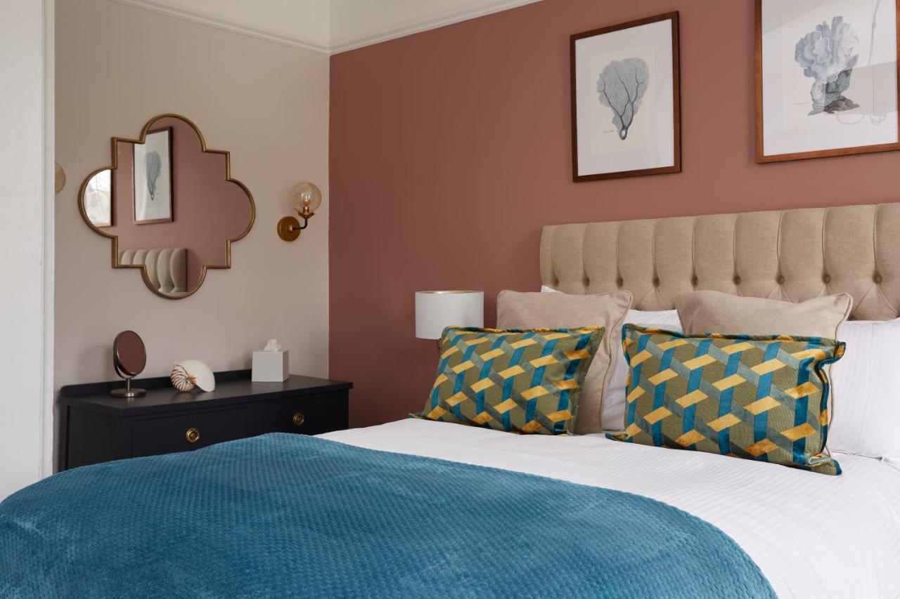 Sentry Mead Hotel Totland  ภายนอก รูปภาพ