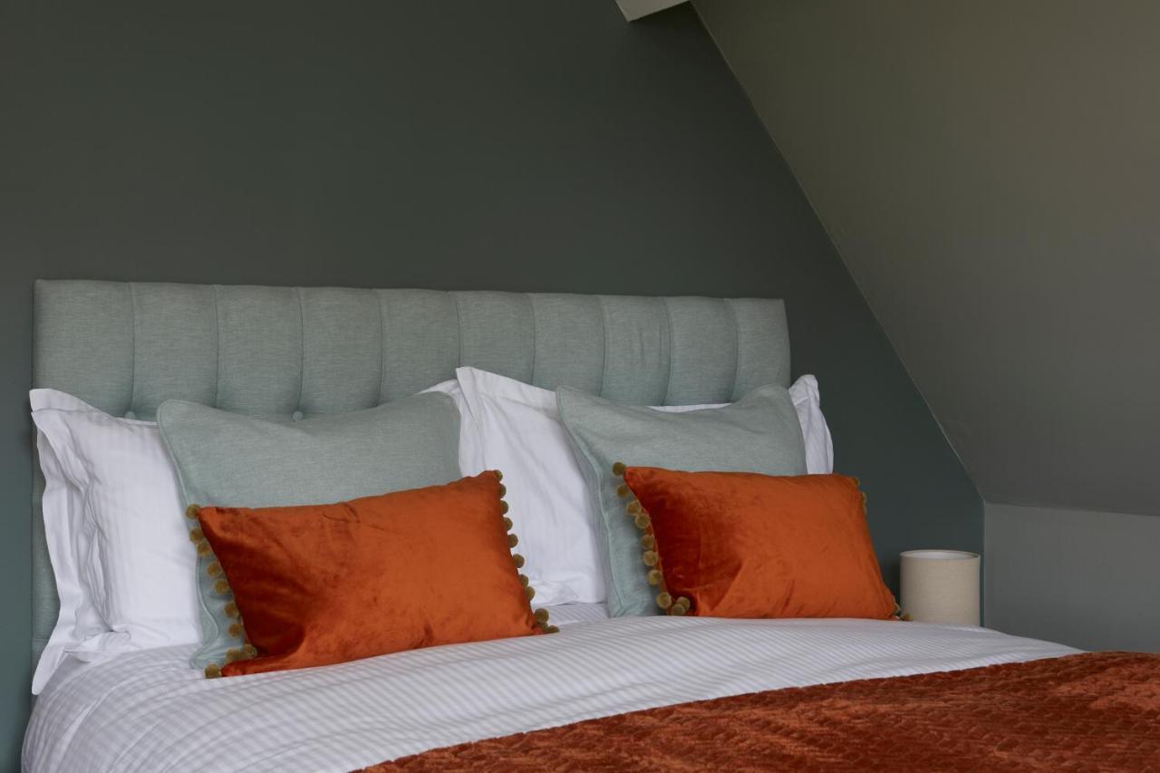 Sentry Mead Hotel Totland  ภายนอก รูปภาพ