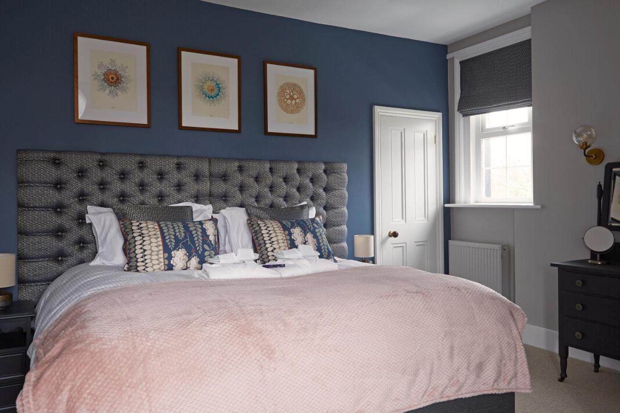 Sentry Mead Hotel Totland  ภายนอก รูปภาพ