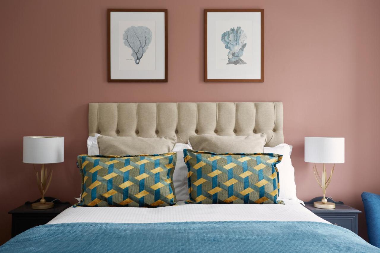 Sentry Mead Hotel Totland  ภายนอก รูปภาพ