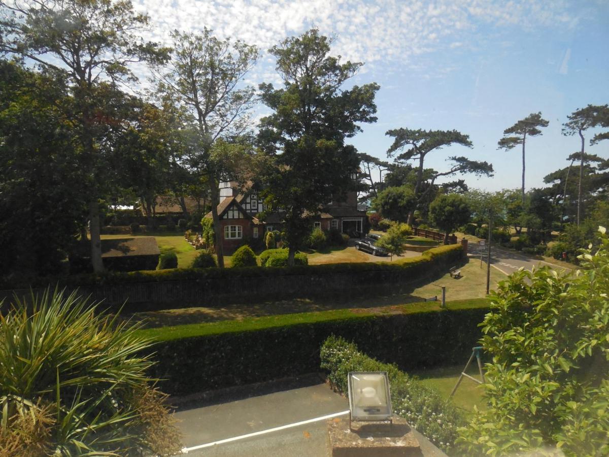 Sentry Mead Hotel Totland  ภายนอก รูปภาพ