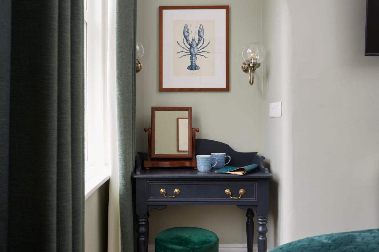 Sentry Mead Hotel Totland  ภายนอก รูปภาพ