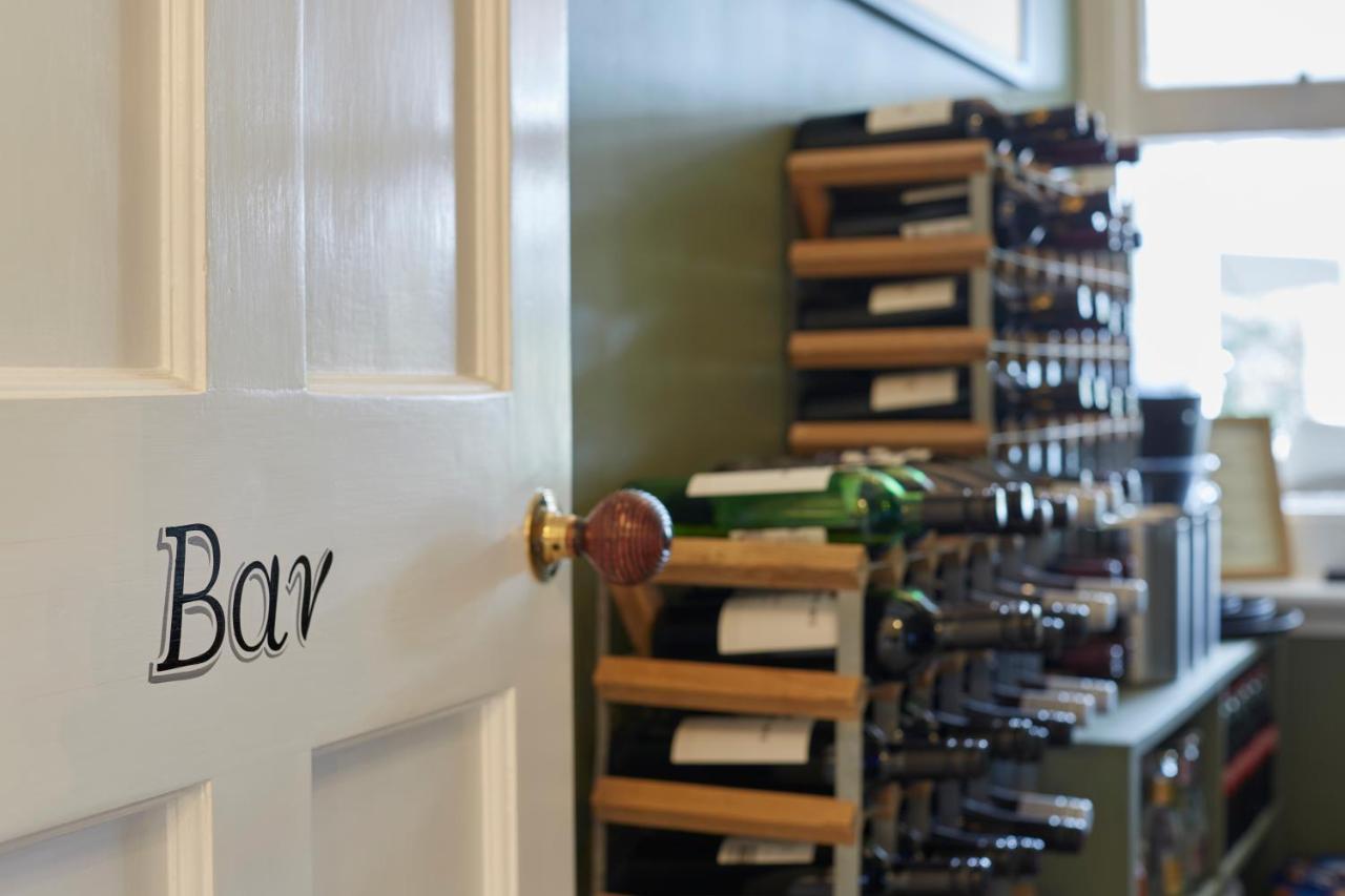Sentry Mead Hotel Totland  ภายนอก รูปภาพ
