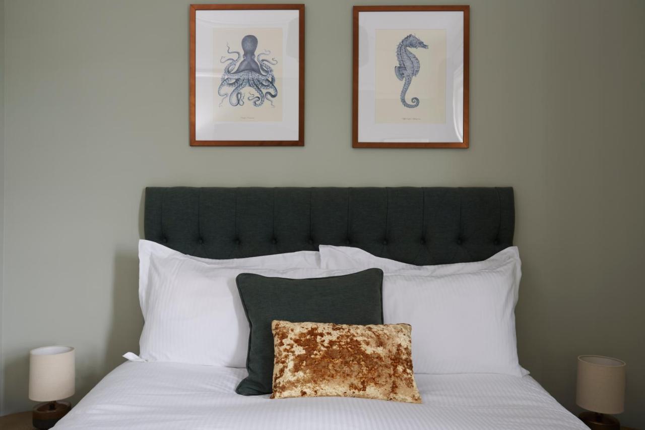 Sentry Mead Hotel Totland  ภายนอก รูปภาพ