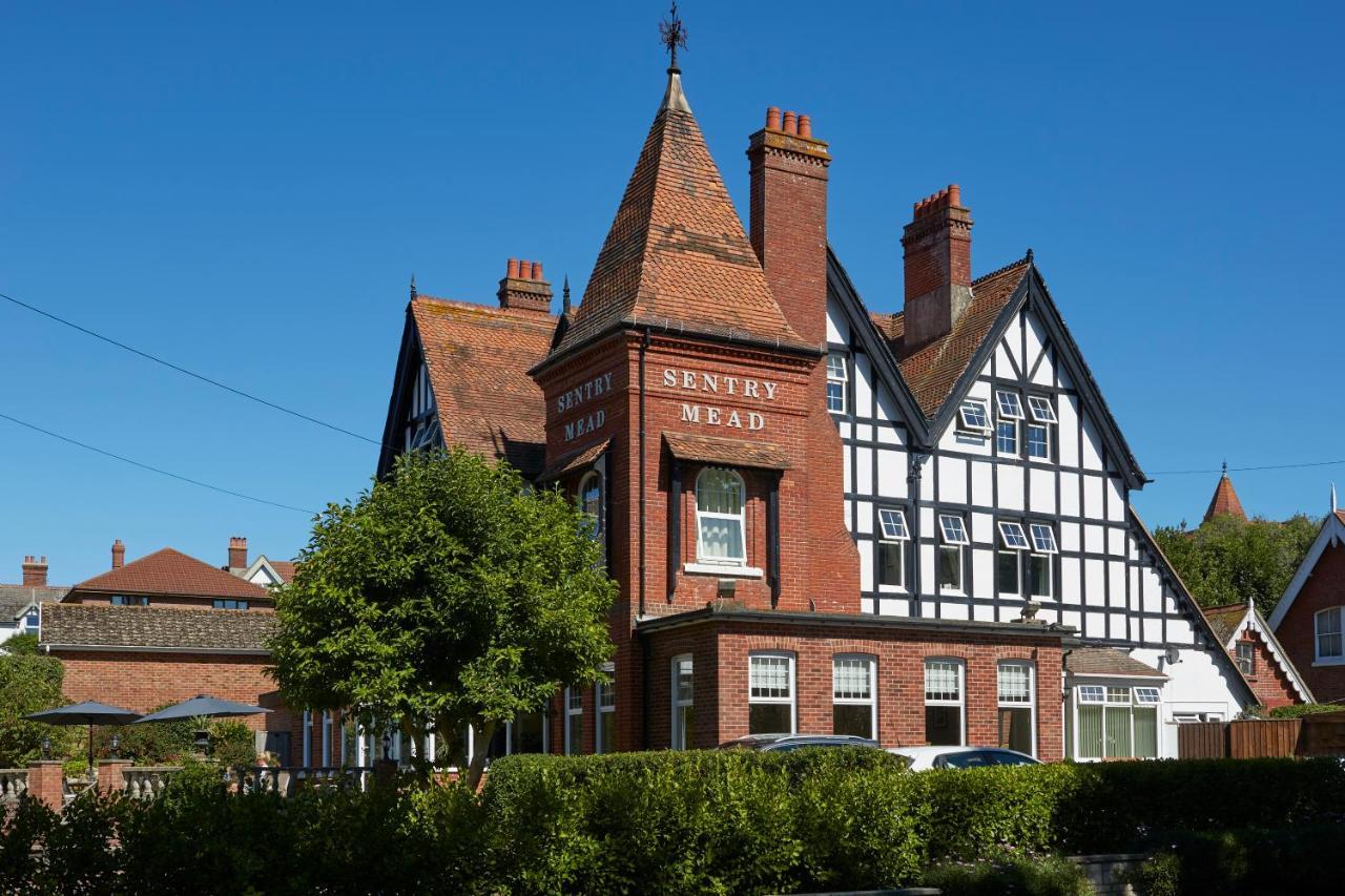 Sentry Mead Hotel Totland  ภายนอก รูปภาพ