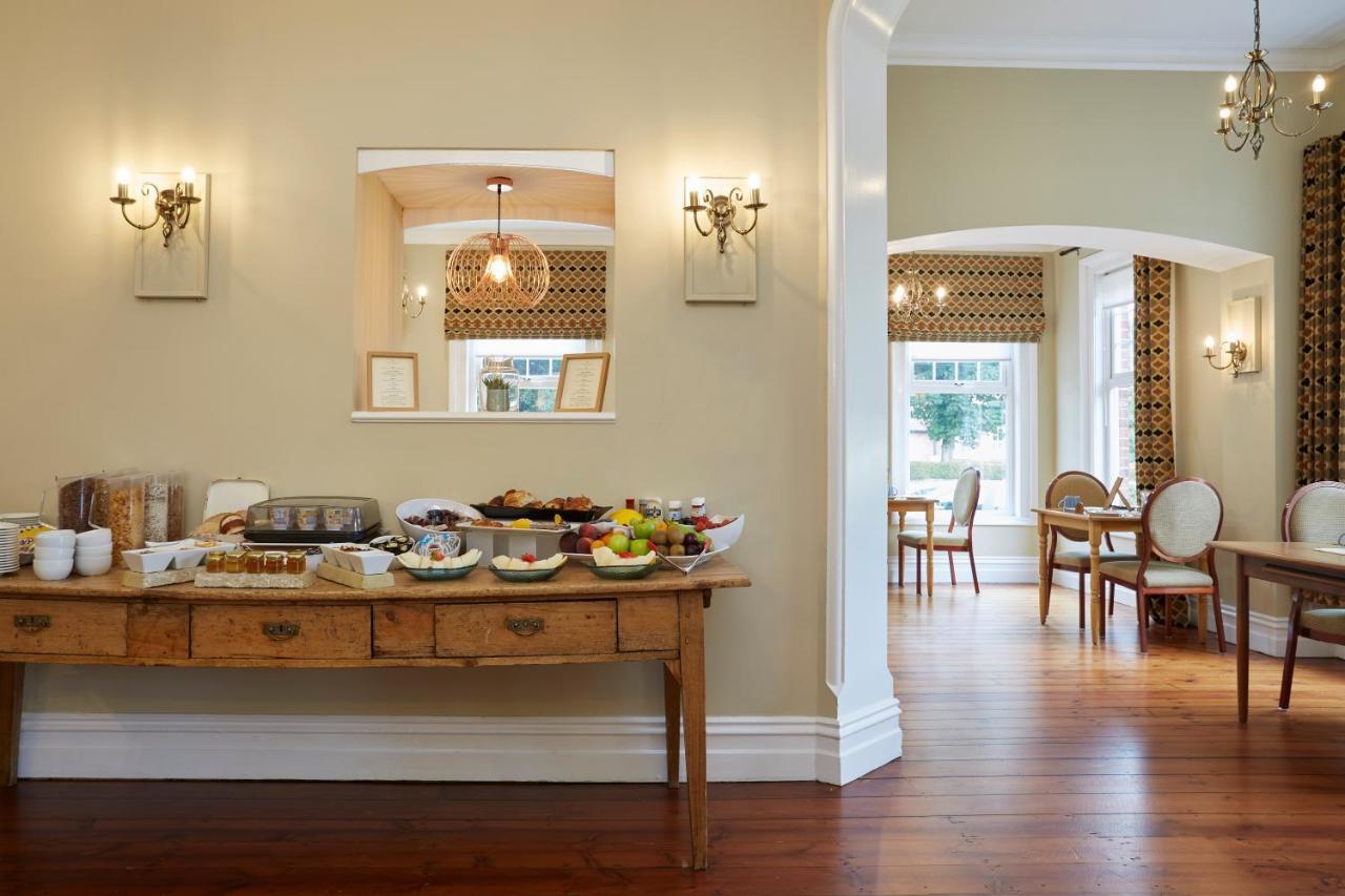 Sentry Mead Hotel Totland  ภายนอก รูปภาพ