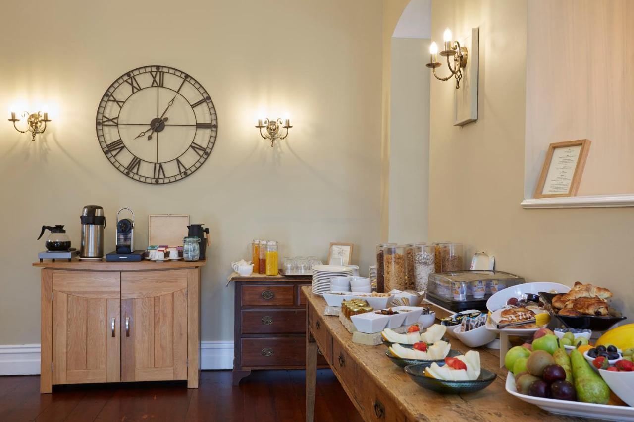 Sentry Mead Hotel Totland  ภายนอก รูปภาพ
