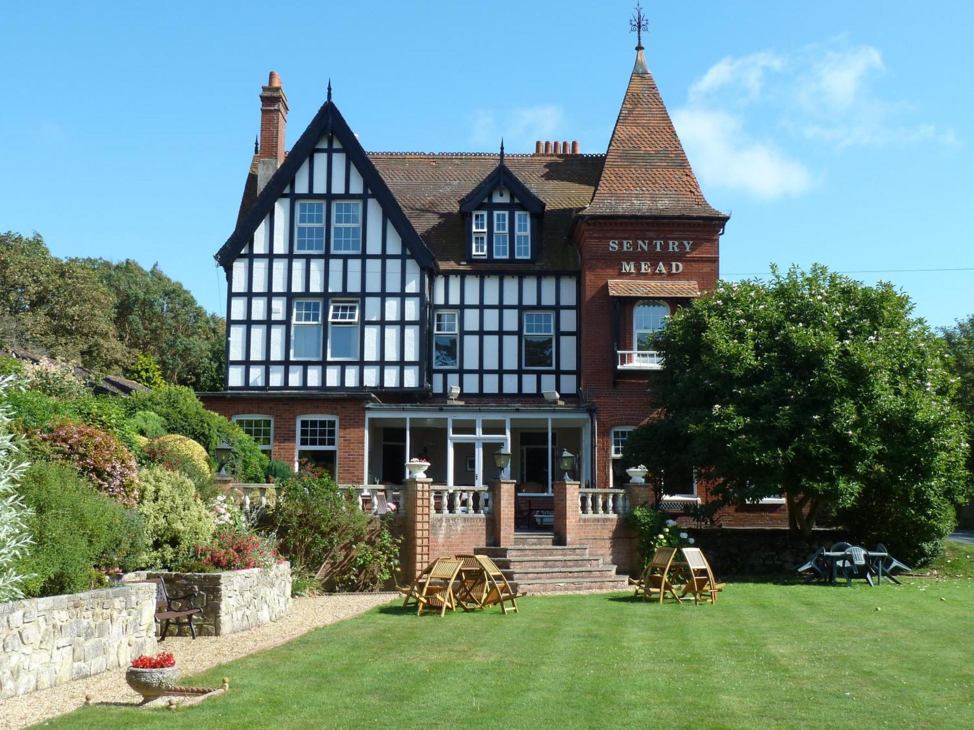 Sentry Mead Hotel Totland  ภายนอก รูปภาพ