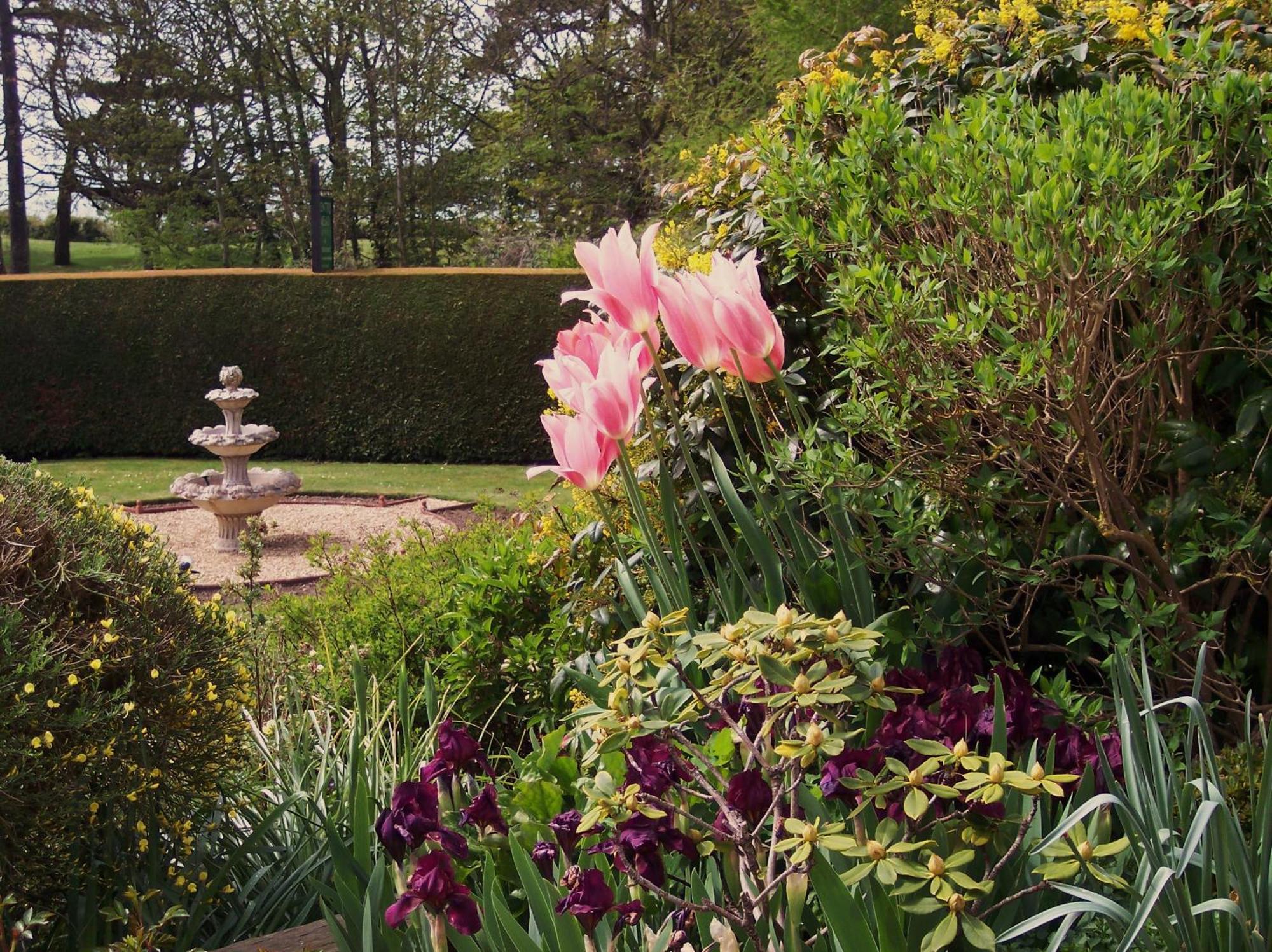 Sentry Mead Hotel Totland  ภายนอก รูปภาพ