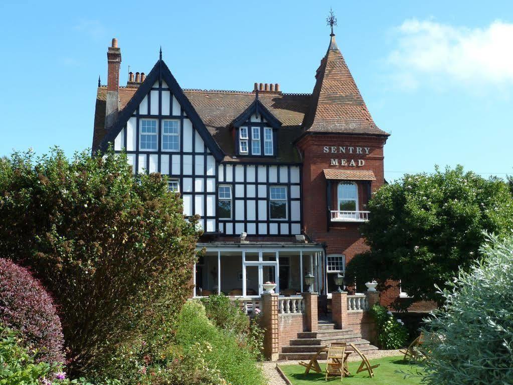 Sentry Mead Hotel Totland  ภายนอก รูปภาพ