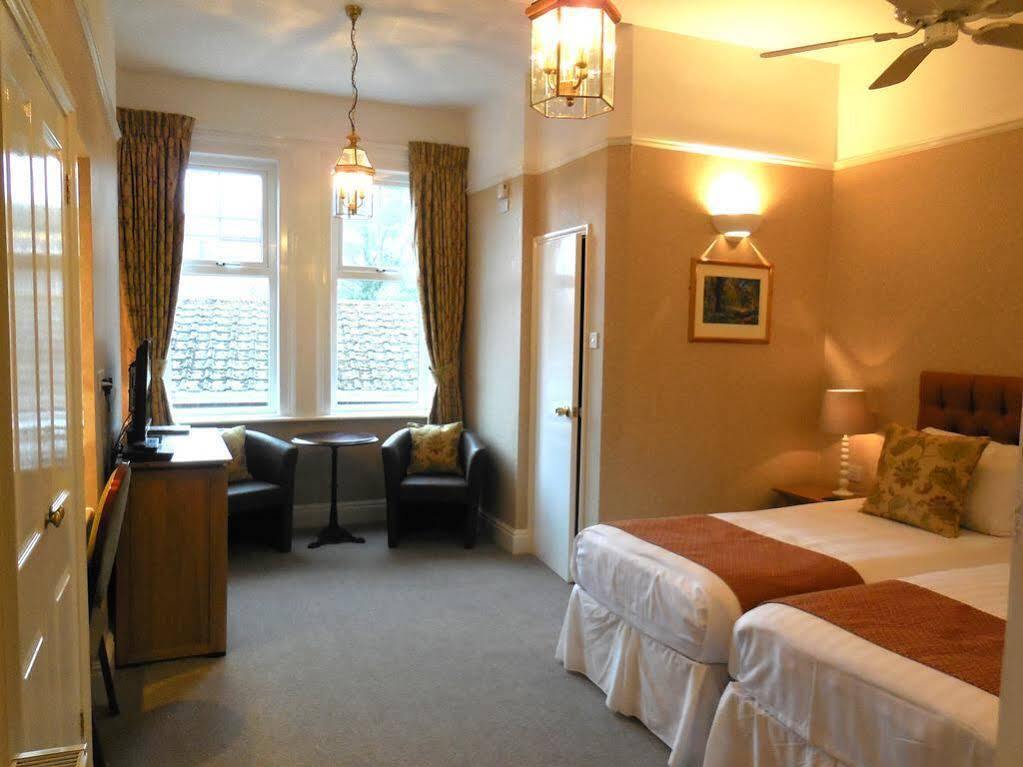 Sentry Mead Hotel Totland  ภายนอก รูปภาพ